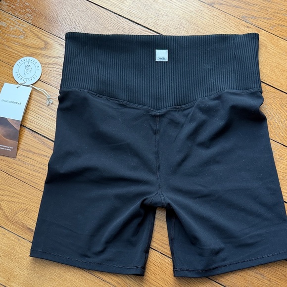Vuori Inversion Ribbed Biker Shorts - Picture 4 of 5